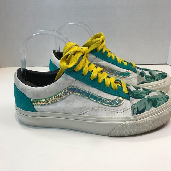 Vans - Picture 2 of 9